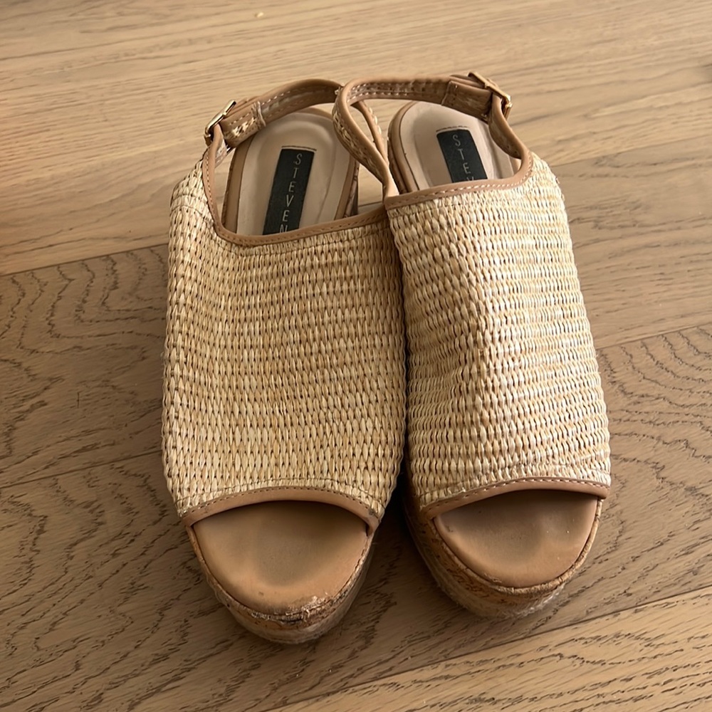 Steve Madden tan sandals